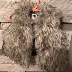 Toddler girls Old Navy 2T faux fur vest